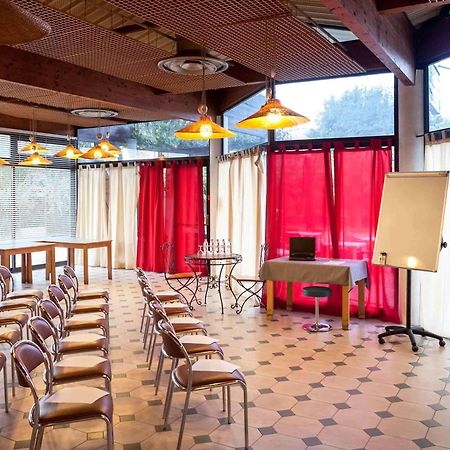Ibis Budget Saint Christol Les Ales Buitenkant foto