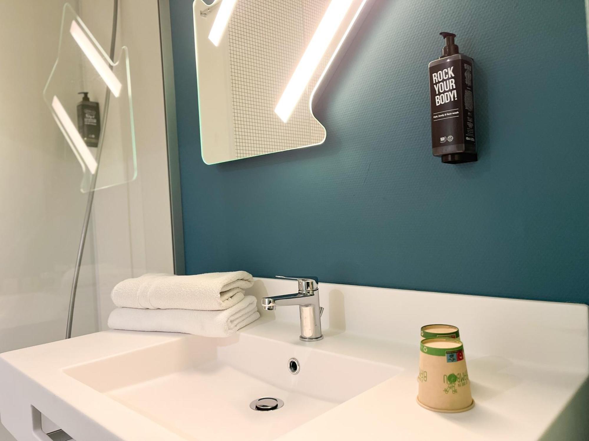 Ibis Budget Saint Christol Les Ales Buitenkant foto