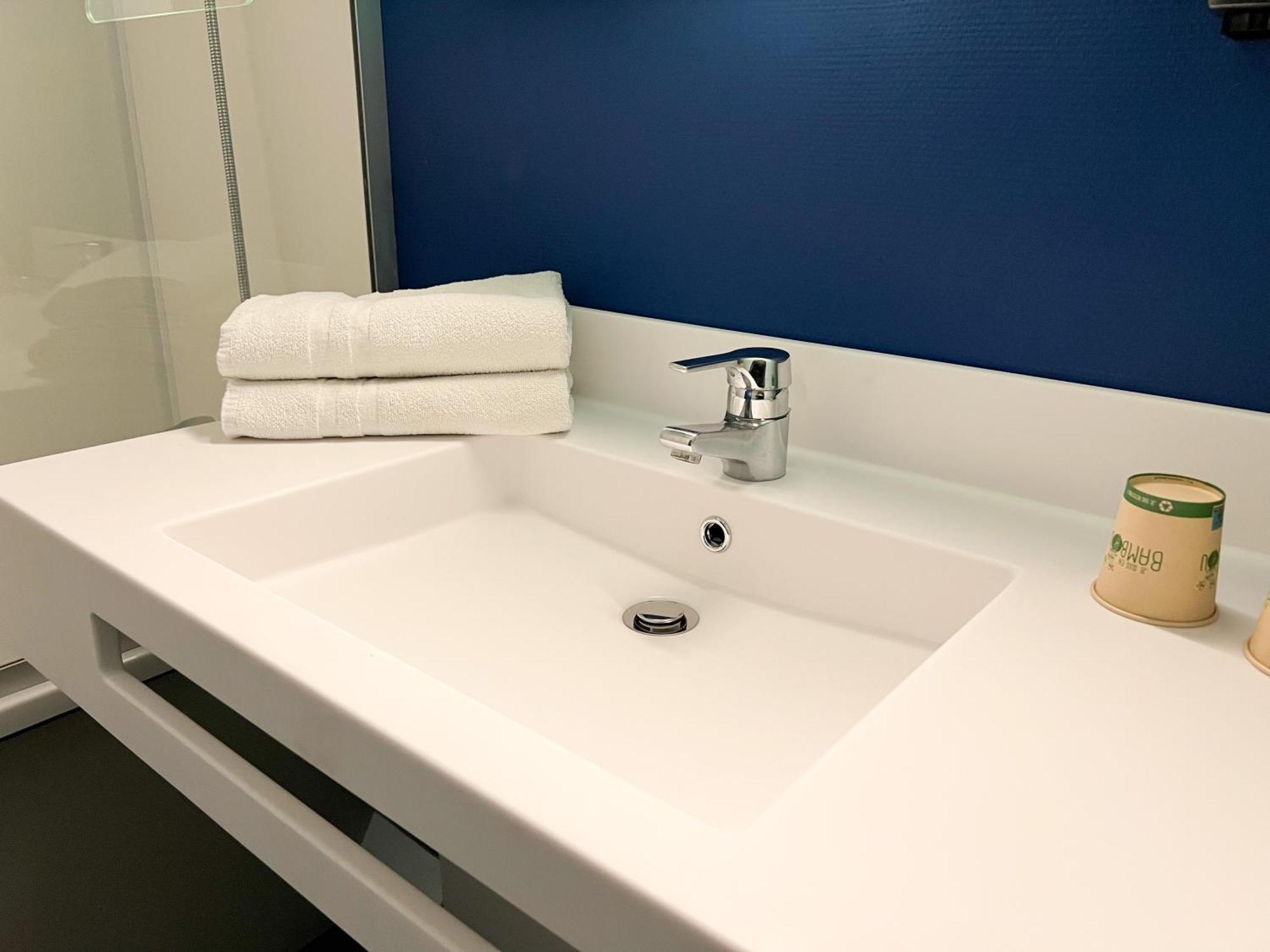 Ibis Budget Saint Christol Les Ales Buitenkant foto
