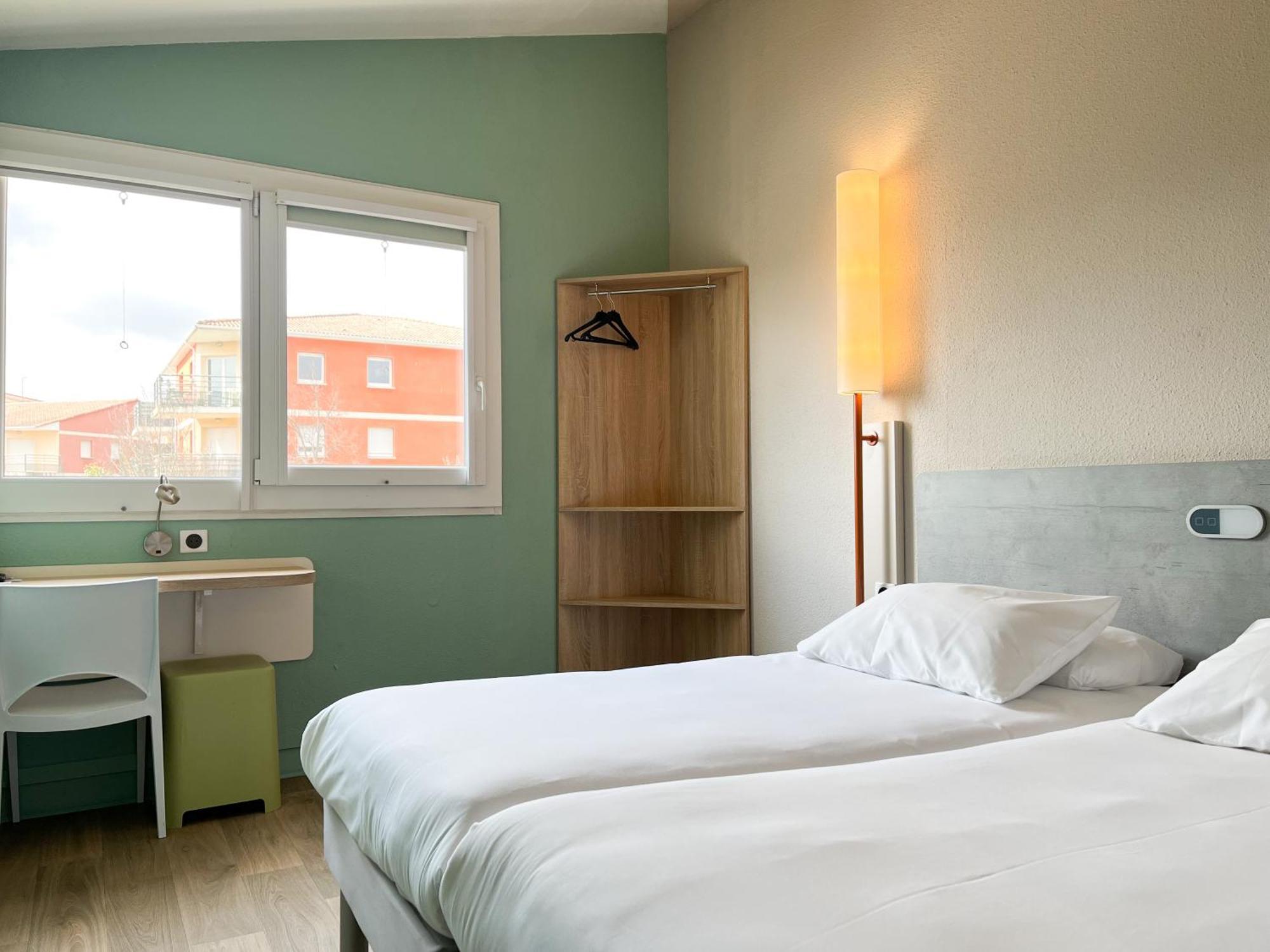 Ibis Budget Saint Christol Les Ales Buitenkant foto