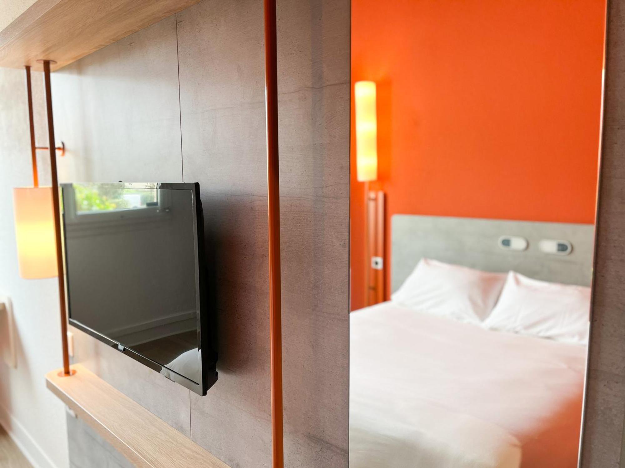 Ibis Budget Saint Christol Les Ales Buitenkant foto