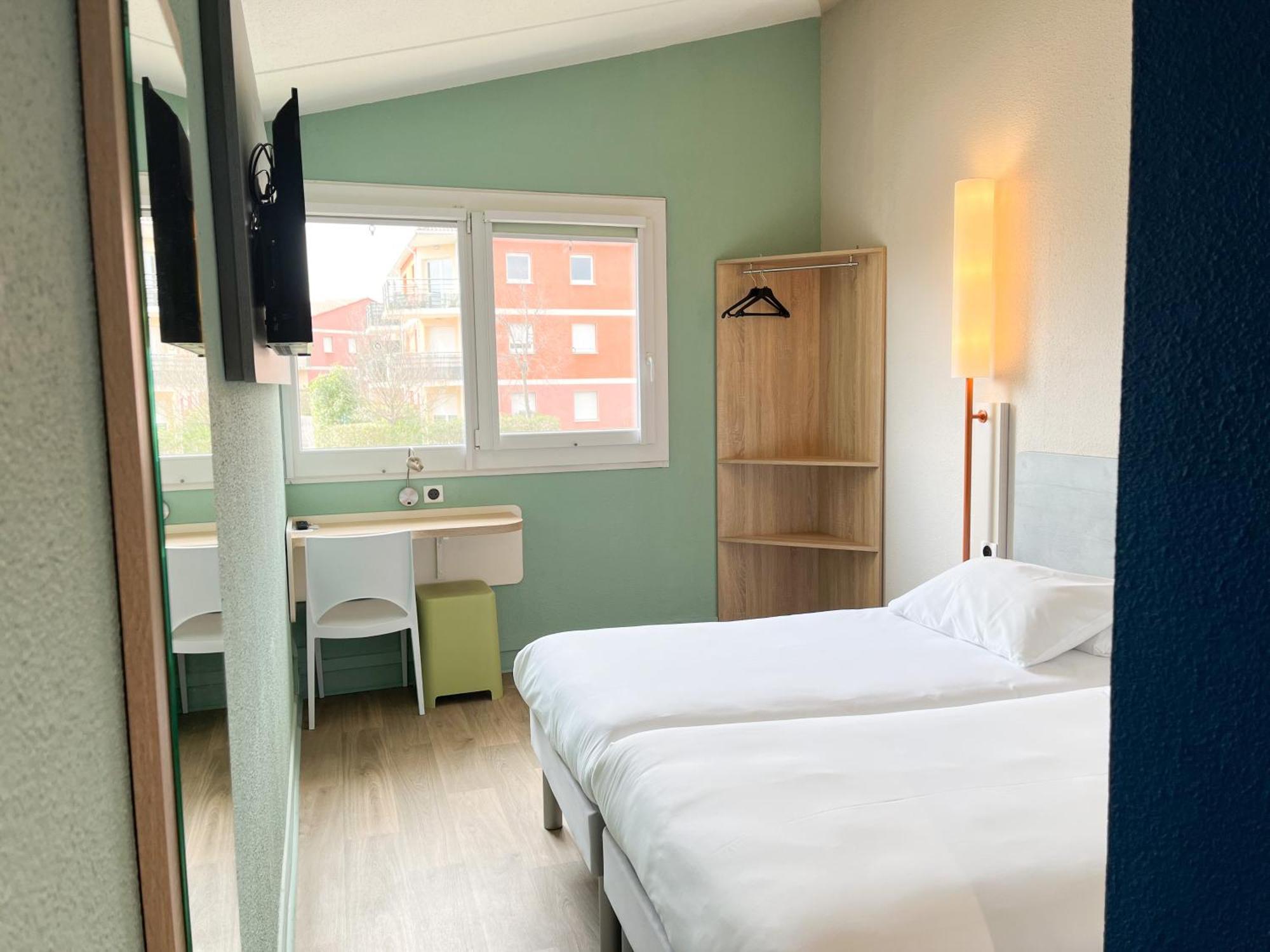 Ibis Budget Saint Christol Les Ales Buitenkant foto
