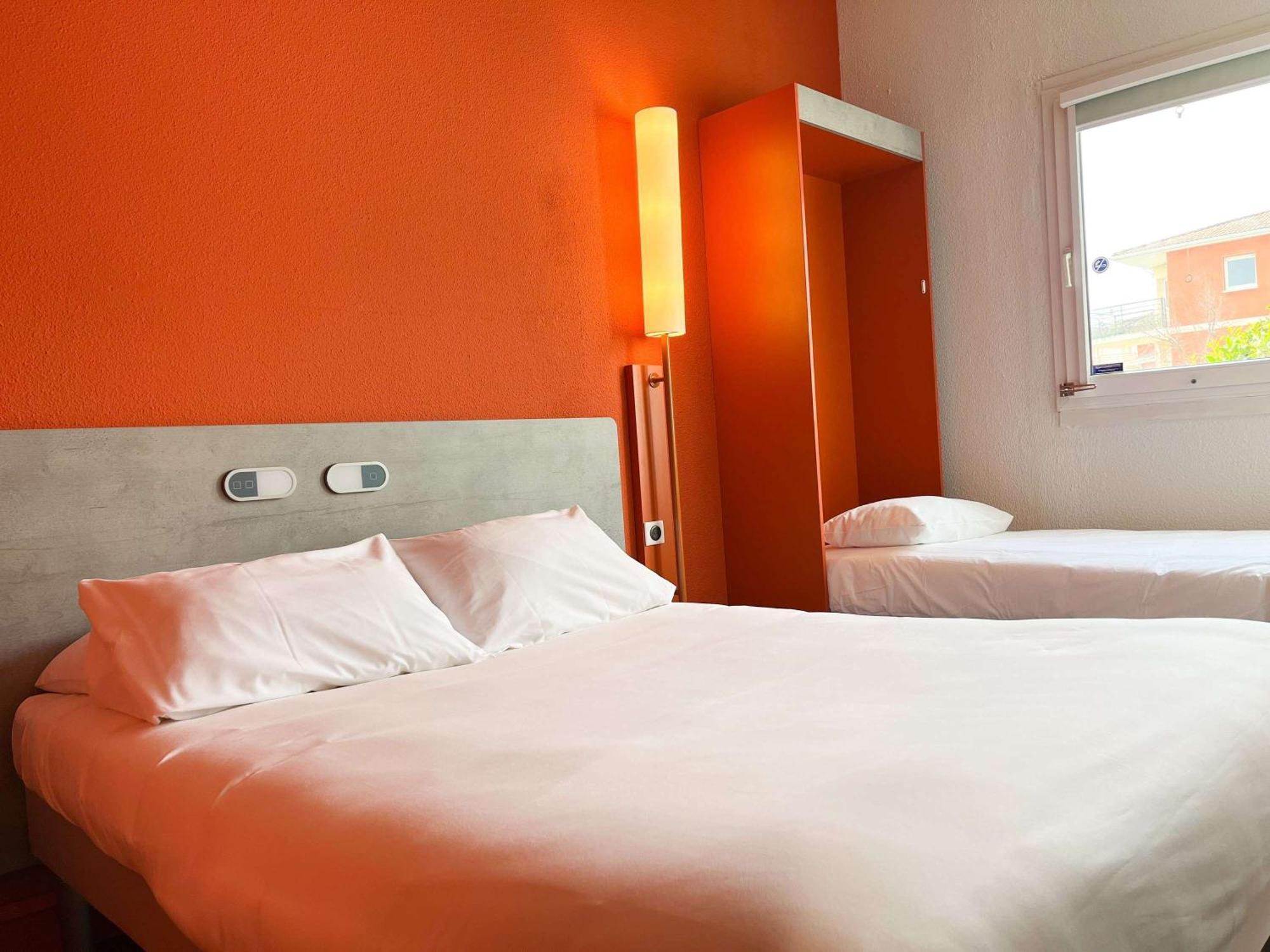 Ibis Budget Saint Christol Les Ales Buitenkant foto