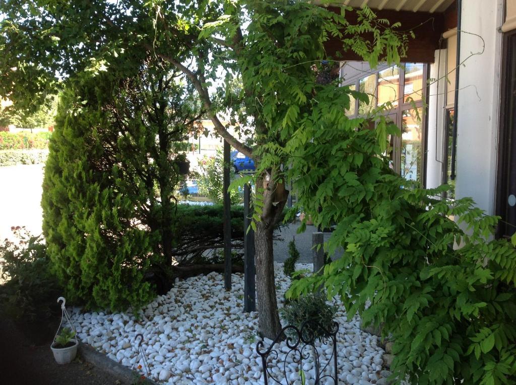 Ibis Budget Saint Christol Les Ales Buitenkant foto