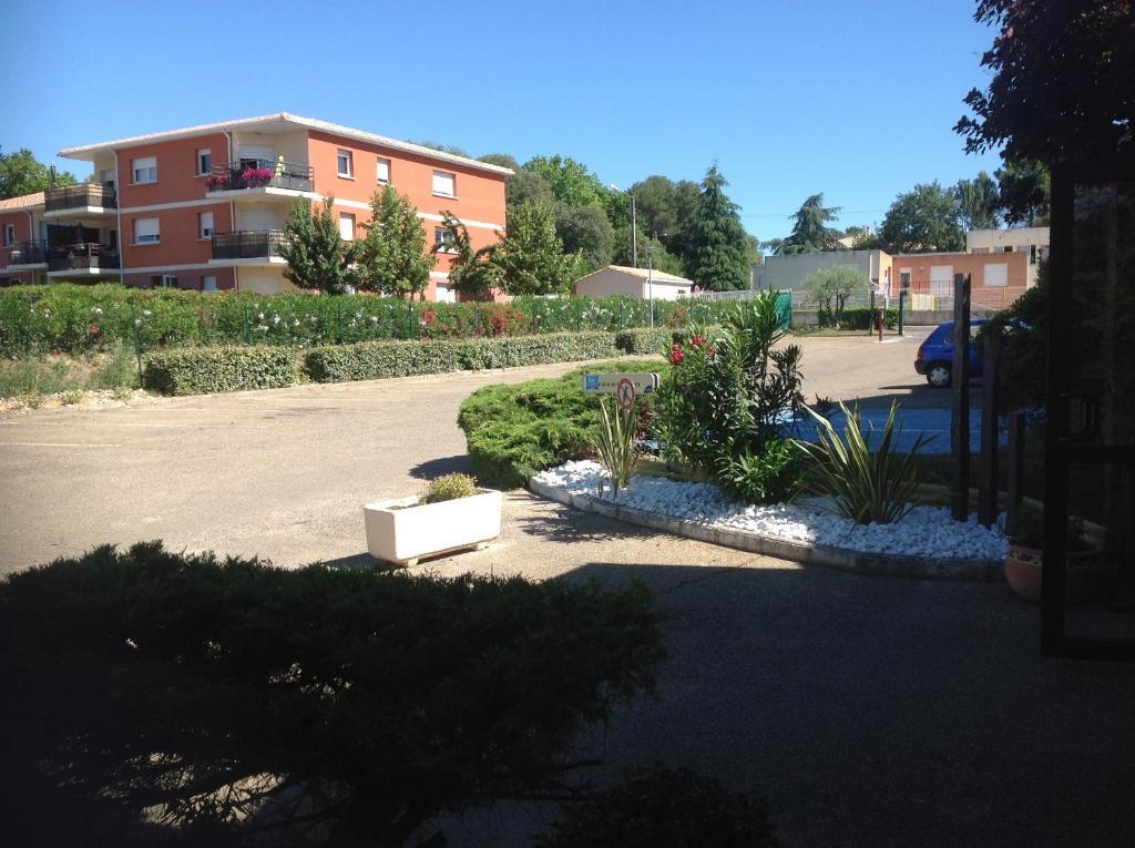 Ibis Budget Saint Christol Les Ales Buitenkant foto