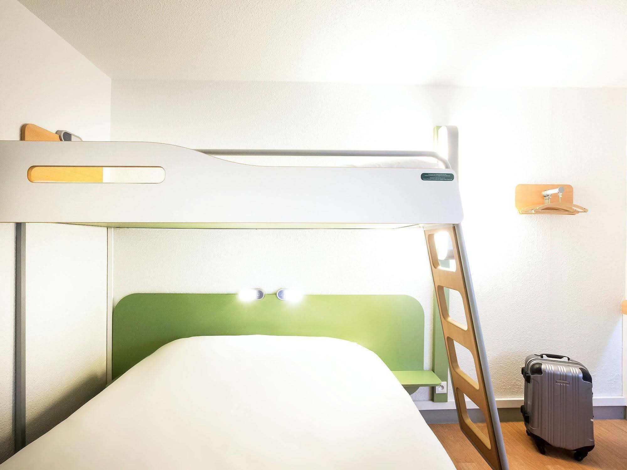 Ibis Budget Saint Christol Les Ales Buitenkant foto