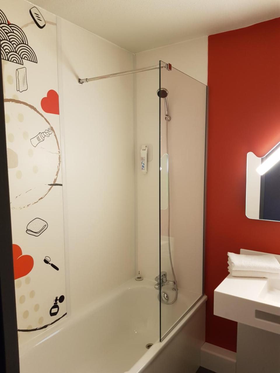 Ibis Budget Saint Christol Les Ales Buitenkant foto