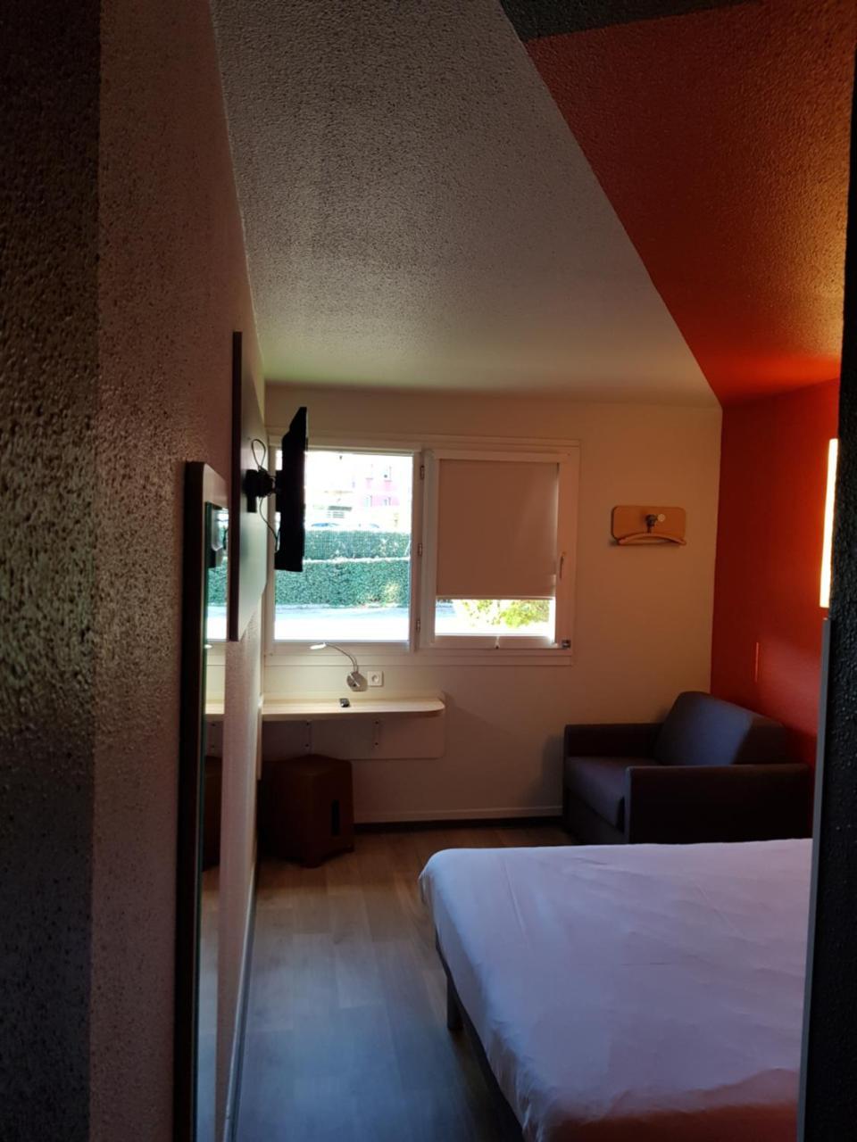 Ibis Budget Saint Christol Les Ales Buitenkant foto